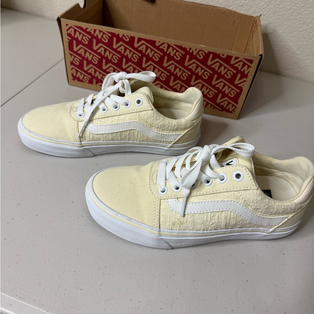 NWT Vans Off-White Cream Old Skool Sneakers